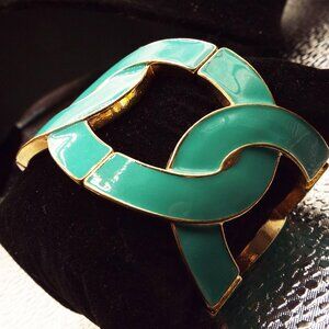 DESIGNER "T" COLOR AND DESIGNER LOGO "CC" STRETCHY SHOWSTOPPER BRACELET  72